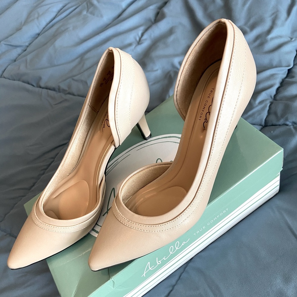 Abella Satine Pump.